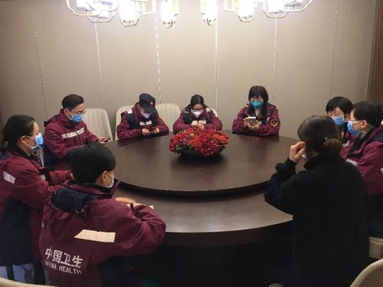 【武汉快讯】重症五组的故事