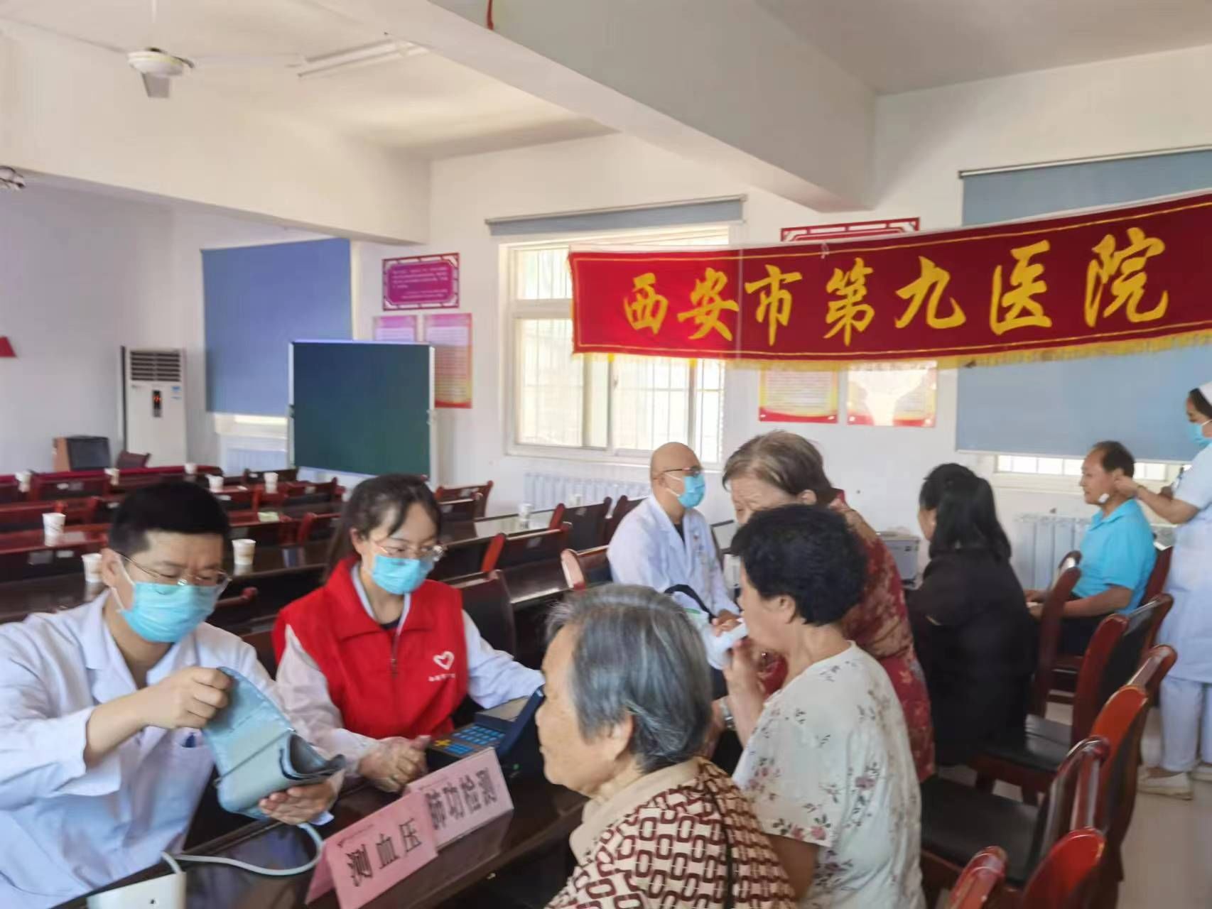 【义诊活动】市九院走进纺兴社区开展爱老敬老健康教育讲座及义诊活动