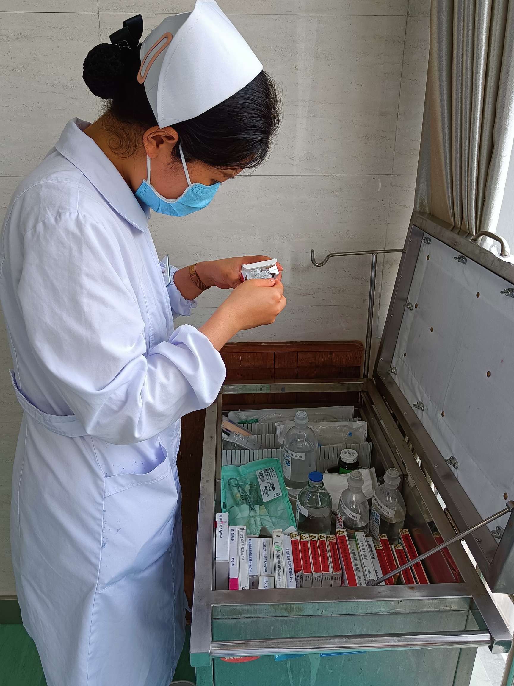 综合科开展“护理质量安全提升月”活动