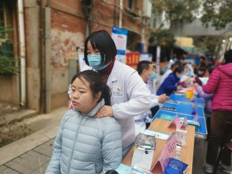 外联工作| 西安市第九医院专家团队走进铁新社区 开展大型义诊 外联工作| 西安市第九医院专家团队走进铁新社区 开展大型义诊