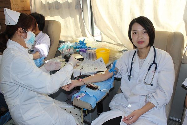 捐热血献爱心 市九院医务人员参加无偿献血活动 捐热血献爱心 市九院医务人员参加无偿献血活动