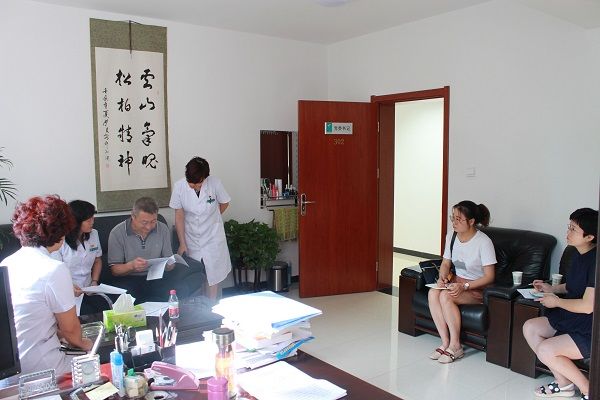 市卫计委党委干部作风排查整改工作检查组来我院督导检查