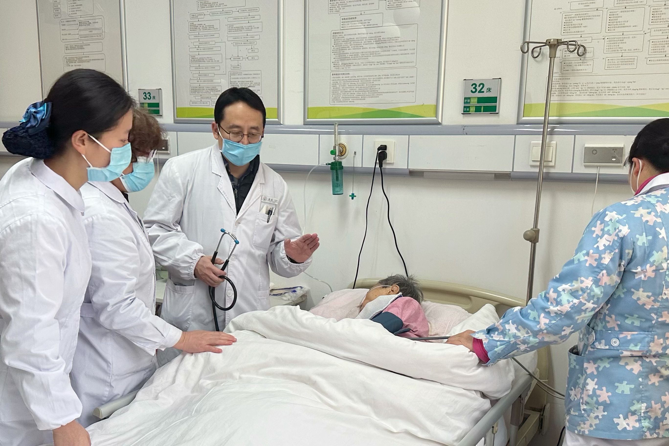 义诊进入养老院 老人乐开心 义诊进入养老院 老人乐开心