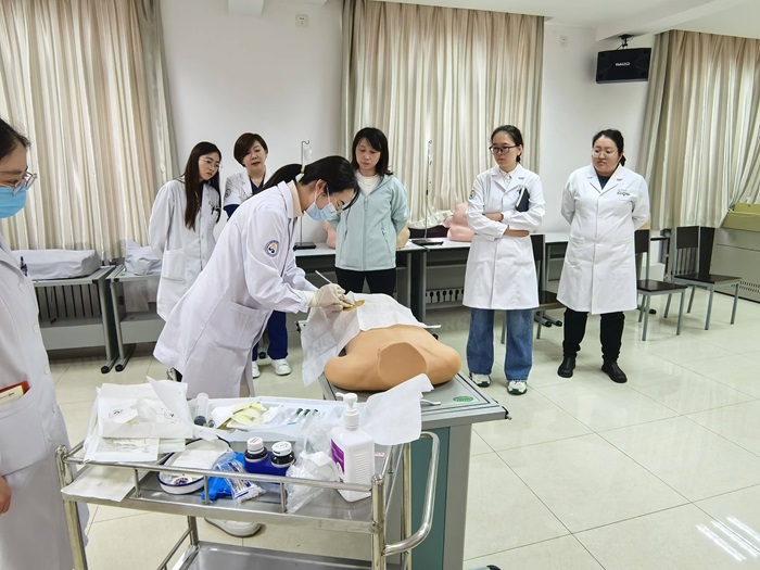 交流学习促提升,躬身实践提技能--交大二附院内科基地程妍教授来我院指导床旁技能操作教学 交流学习促提升,躬身实践提技能--交大二附院内科基地程妍教授来我院指导床旁技能操作教学
