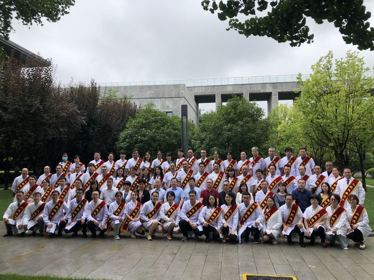 西安市第九医院5位医师荣获市属卫生系统“人民健康卫士”称号 西安市第九医院5位医师荣获市属卫生系统“人民健康卫士”称号