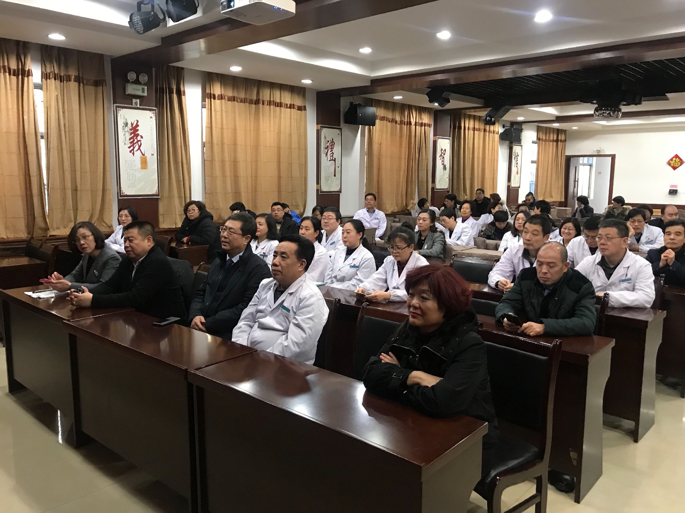 西安市第九医院组织收看《作风强化在西安》专题片 西安市第九医院组织收看《作风强化在西安》专题片