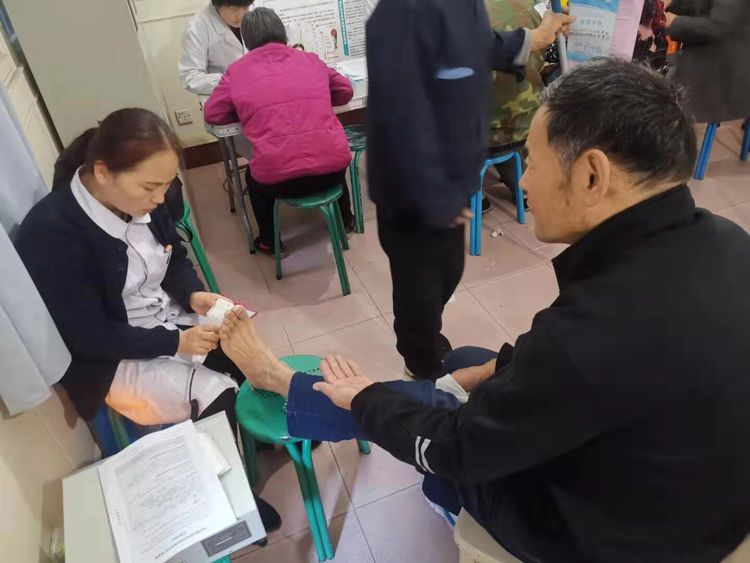 秋风和煦送温暖 秋风和煦送温暖