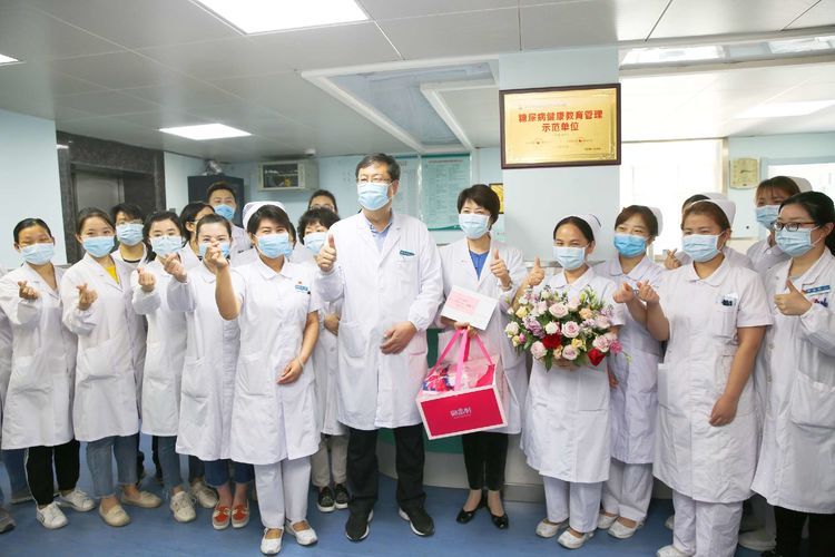 西安市第九医院组织慰问一线护理人员