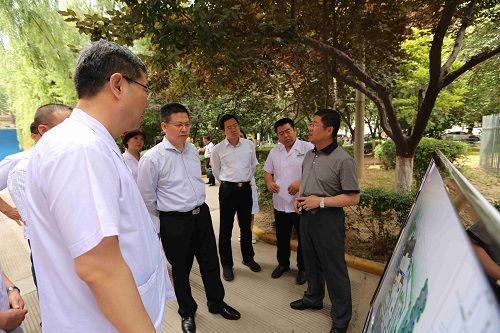 西安市副市长方光华到市九院进行调研 西安市副市长方光华到市九院进行调研