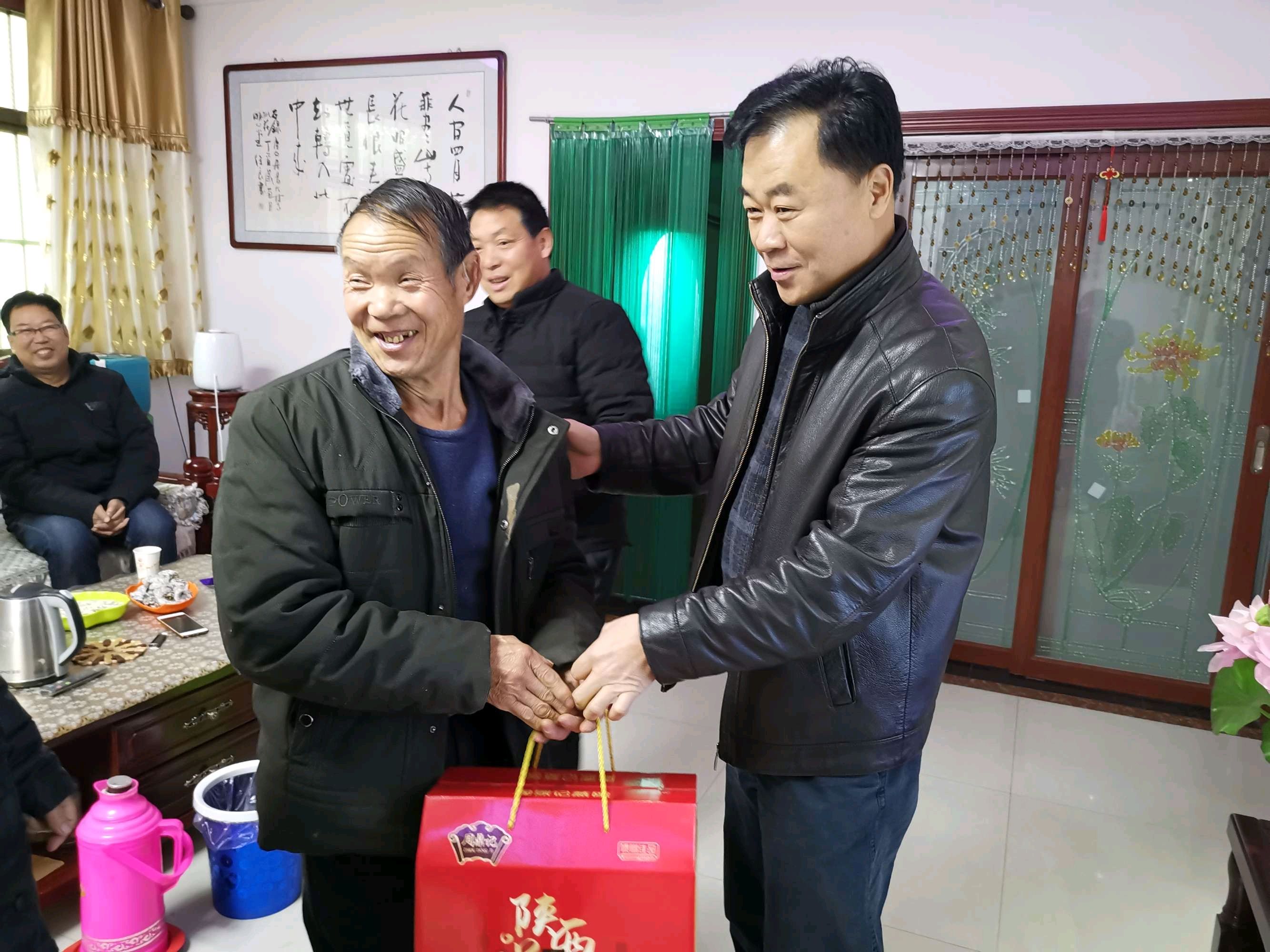 市卫健委、市九院领导春节前走访慰问贫困户 市卫健委、市九院领导春节前走访慰问贫困户