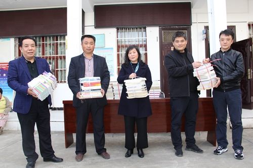 西安市第九医院赴庄王村开展“美丽乡村·文明家园”共建活动 西安市第九医院赴庄王村开展“美丽乡村·文明家园”共建活动