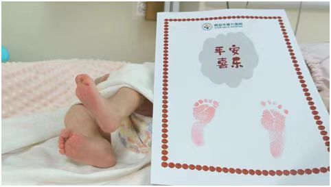 产妇刚到医院,宝宝就生出来了,产房上演急速救援 产妇刚到医院,宝宝就生出来了,产房上演急速救援