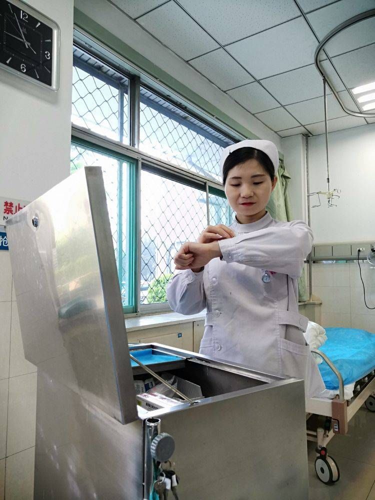 西安市第九医院2019年【优质护理服务标兵】急诊科 崔莉 西安市第九医院2019年【优质护理服务标兵】急诊科 崔莉