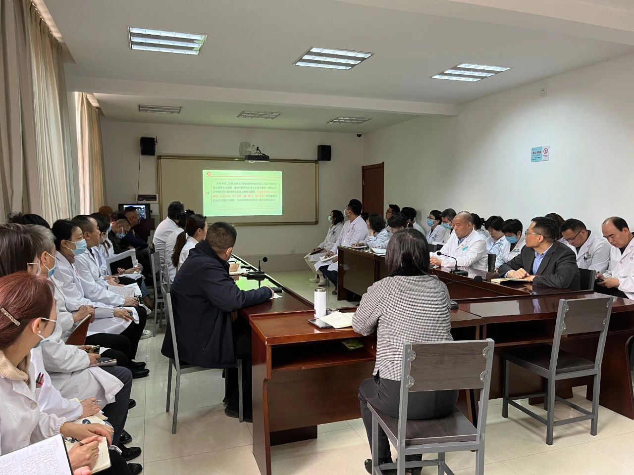 【学习两会精神】市九院召开中心组会议专题学习习近平总书记在第十四届全国人民代表大会第一次会议上的讲话 【学习两会精神】市九院召开中心组会议专题学习习近平总书记在第十四届全国人民代表大会第一次会议上的讲话