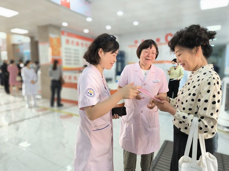 520,母乳喂养宣传日义诊活动圆满举行 520,母乳喂养宣传日义诊活动圆满举行