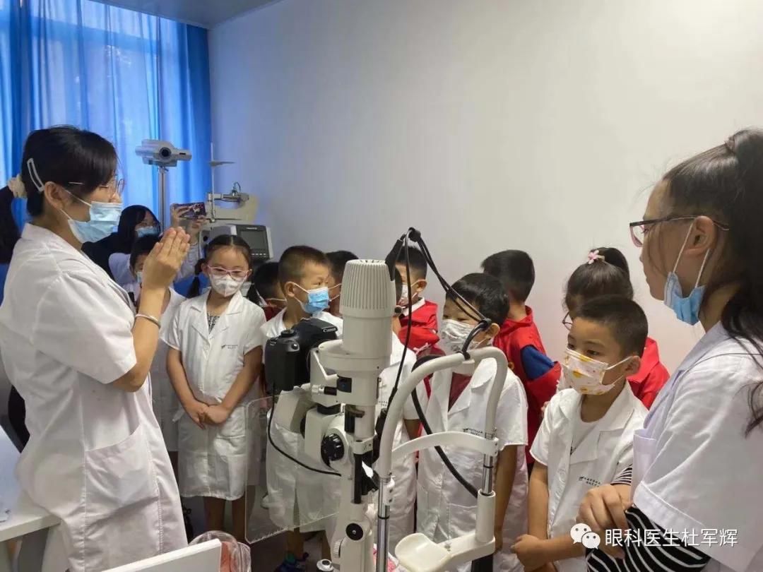 【图片新闻】迎十四运庆医师节——“小小眼科医生”公益活动！