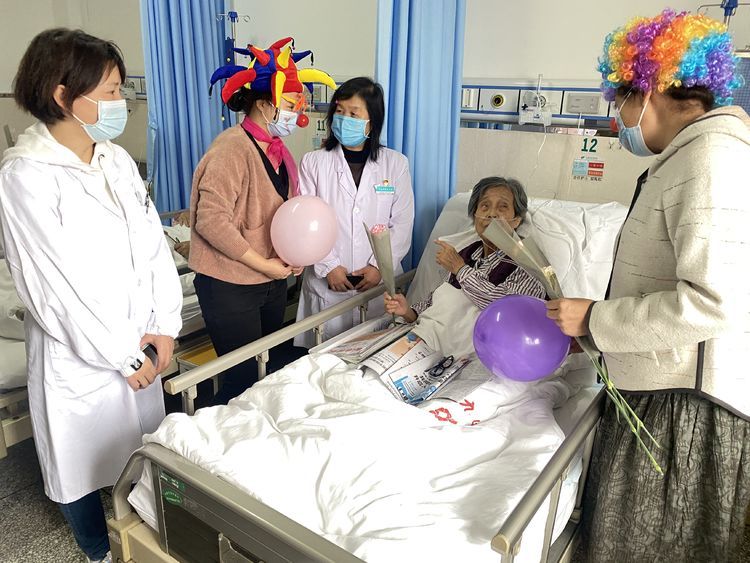 热烈祝贺西安市第九医院 “小丑医生”志愿服务项目荣获第六届中国 青年志愿服务项目大赛银奖 热烈祝贺西安市第九医院 “小丑医生”志愿服务项目荣获第六届中国 青年志愿服务项目大赛银奖