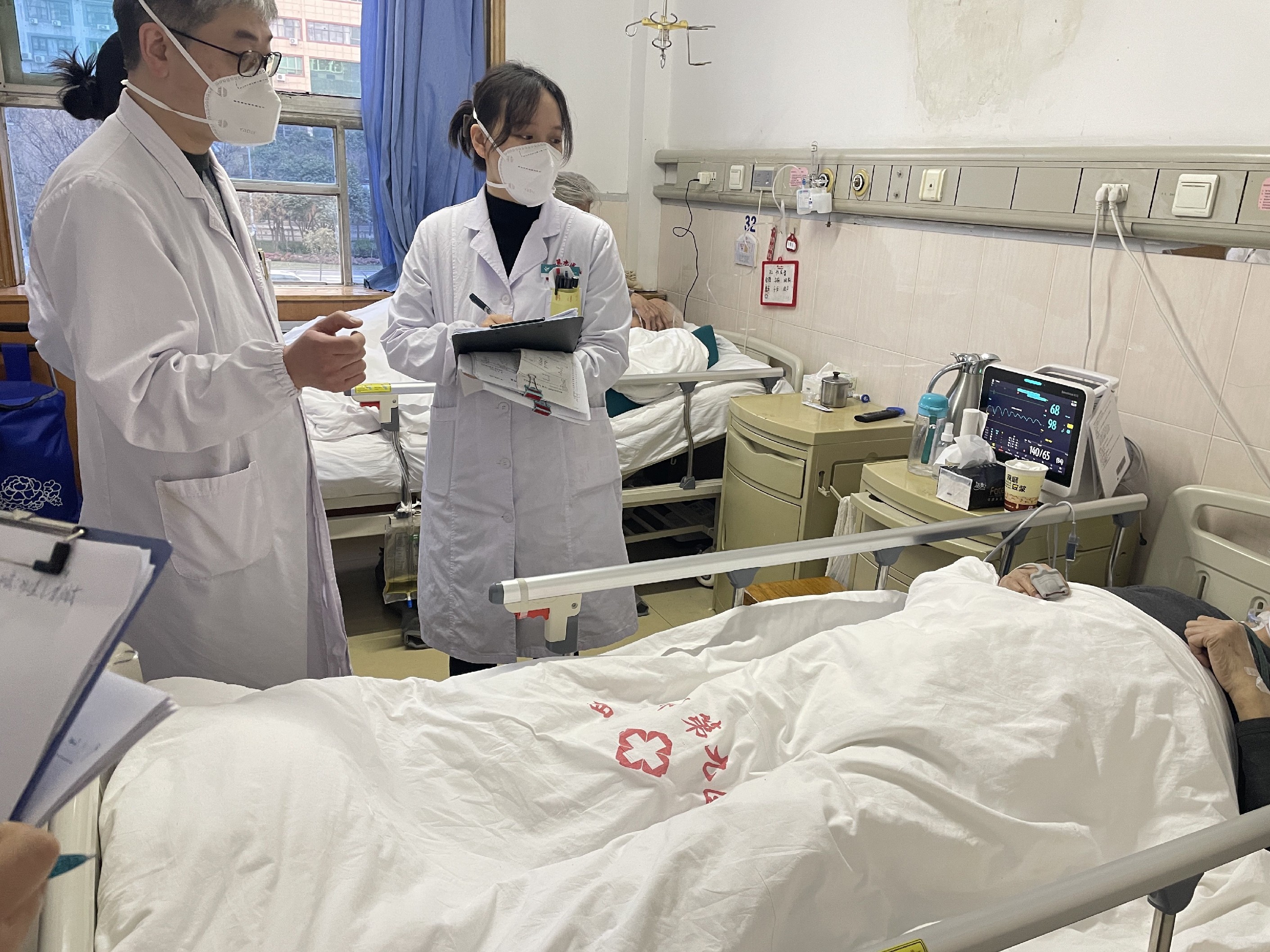 坚守医线，守护健康