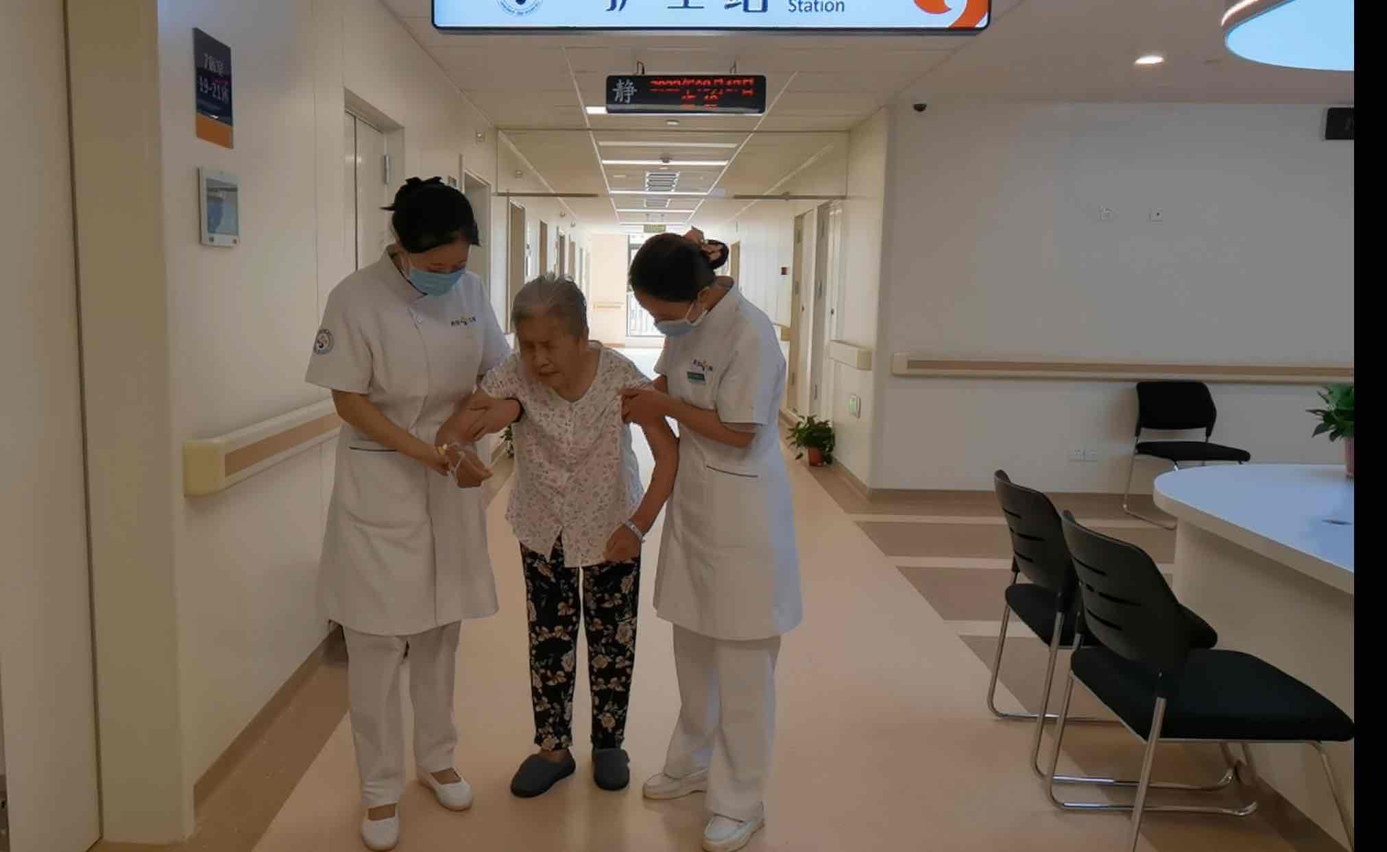 鲜艳锦旗 暖流入心 鲜艳锦旗 暖流入心