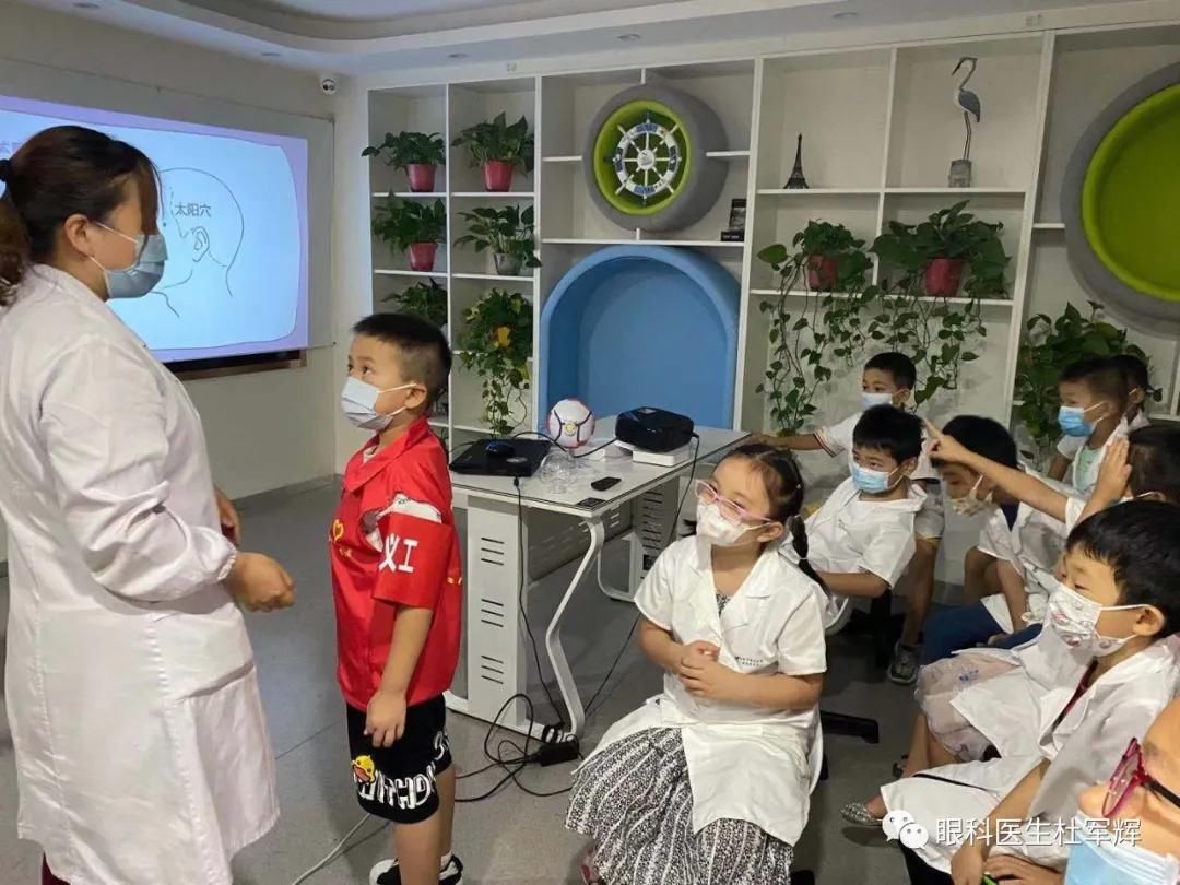 【图片新闻】迎十四运庆医师节——“小小眼科医生”公益活动！