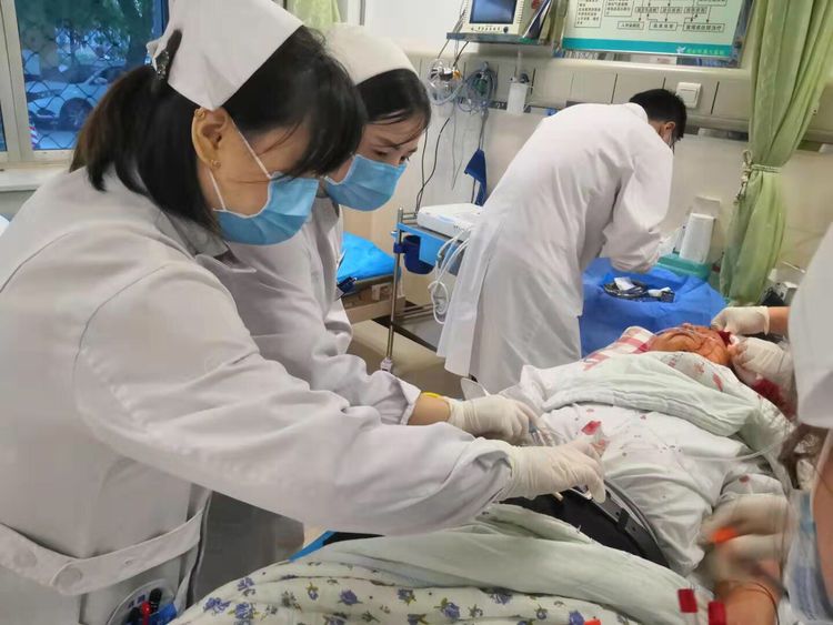 市九院急诊科工作掠影 市九院急诊科工作掠影