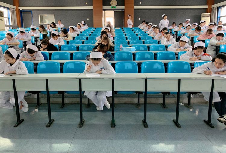 “强理论 抓基础 重提高”——西安市第九医院护理人员2019年第三季度三基理论考试纪实 “强理论 抓基础 重提高”——西安市第九医院护理人员2019年第三季度三基理论考试纪实