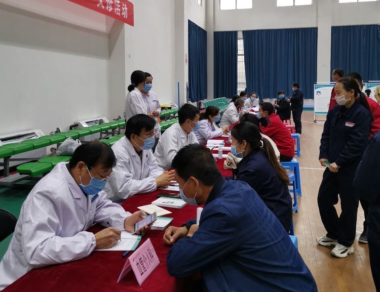 西安市第九医院携手延长气田开展健康义诊活动 西安市第九医院携手延长气田开展健康义诊活动