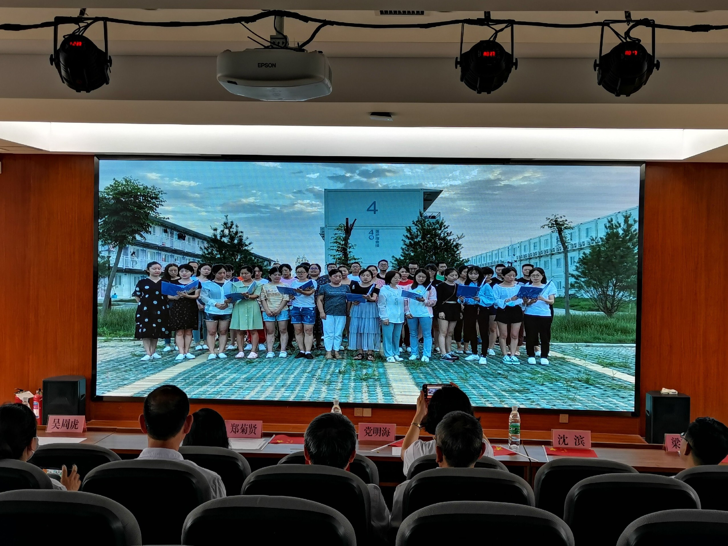 市九院举办“党在我心中 建功新时代” 感恩有你、经典家训诵读活动 市九院举办“党在我心中 建功新时代” 感恩有你、经典家训诵读活动