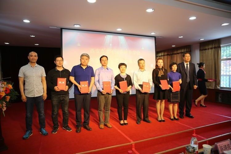 医养结合 任重道远 ---- 市老年医养结合学会老年医学专业 委员会成立大会暨第一届学术会议在市九院圆满召开 医养结合 任重道远 ---- 市老年医养结合学会老年医学专业 委员会成立大会暨第一届学术会议在市九院圆满召开