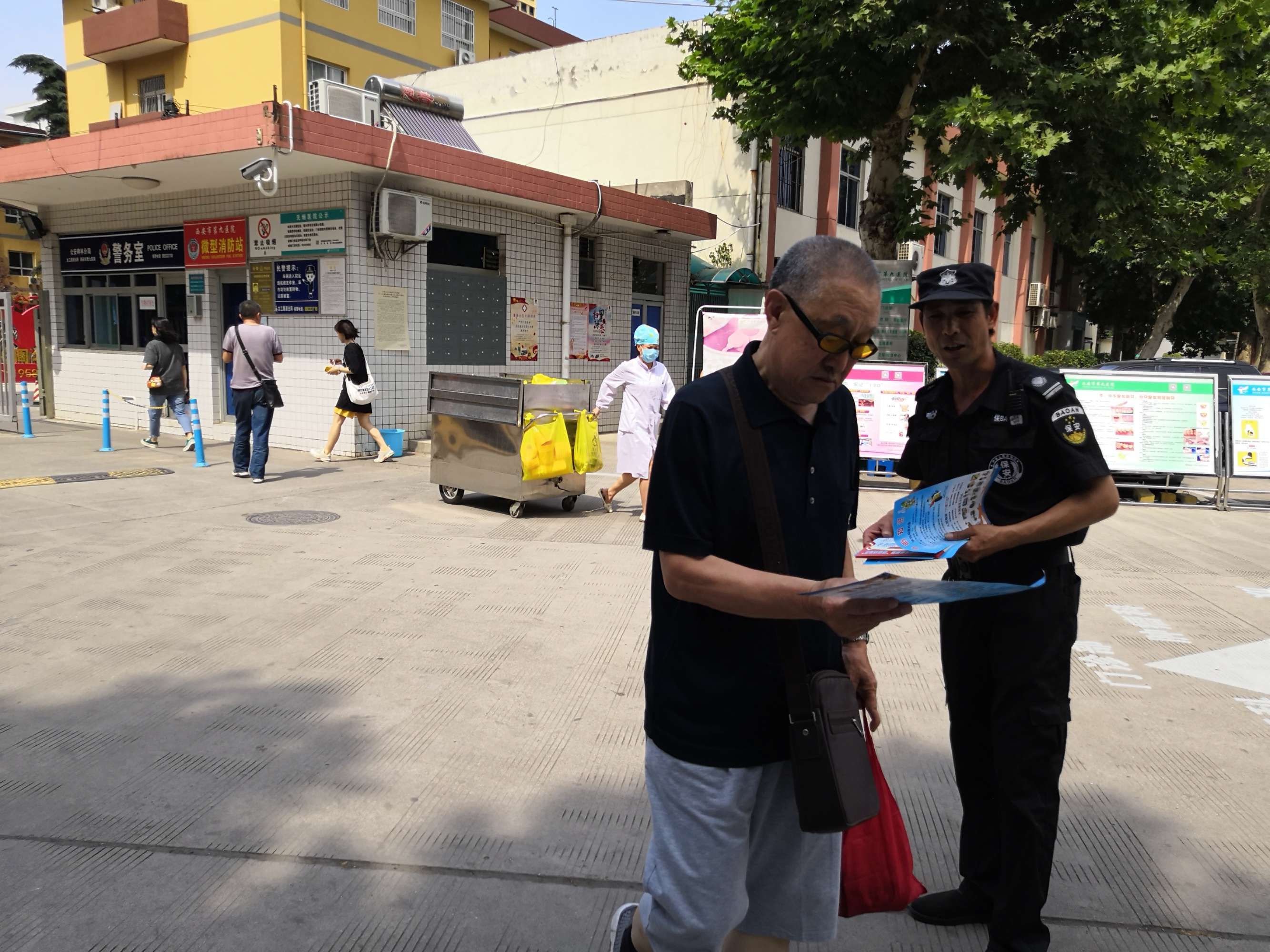 市九院开展生产月宣传咨询活动 市九院开展生产月宣传咨询活动