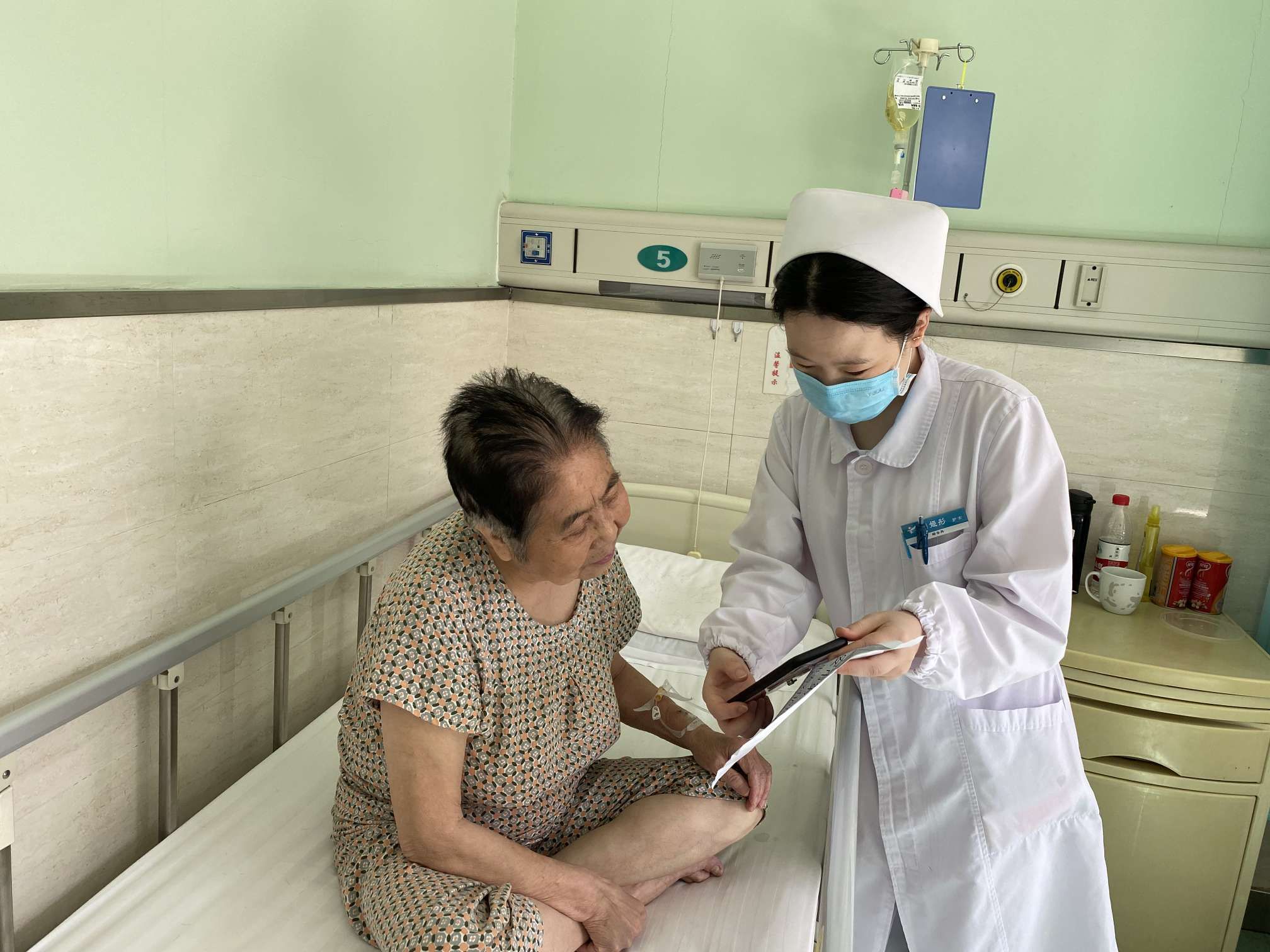 综合科开展“护理质量安全提升月”活动