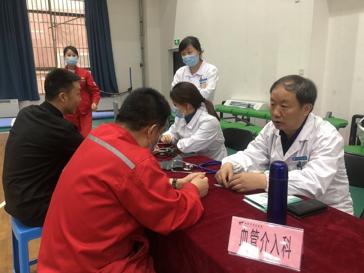 西安市第九医院携手延长气田开展健康义诊活动 西安市第九医院携手延长气田开展健康义诊活动