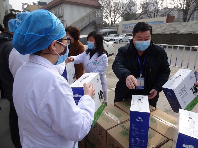 西安市碑林区领导慰问市九院防疫一线医务人员及家属 西安市碑林区领导慰问市九院防疫一线医务人员及家属