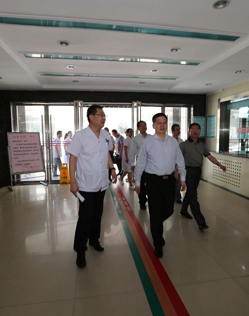 西安市副市长方光华到市九院进行调研 西安市副市长方光华到市九院进行调研