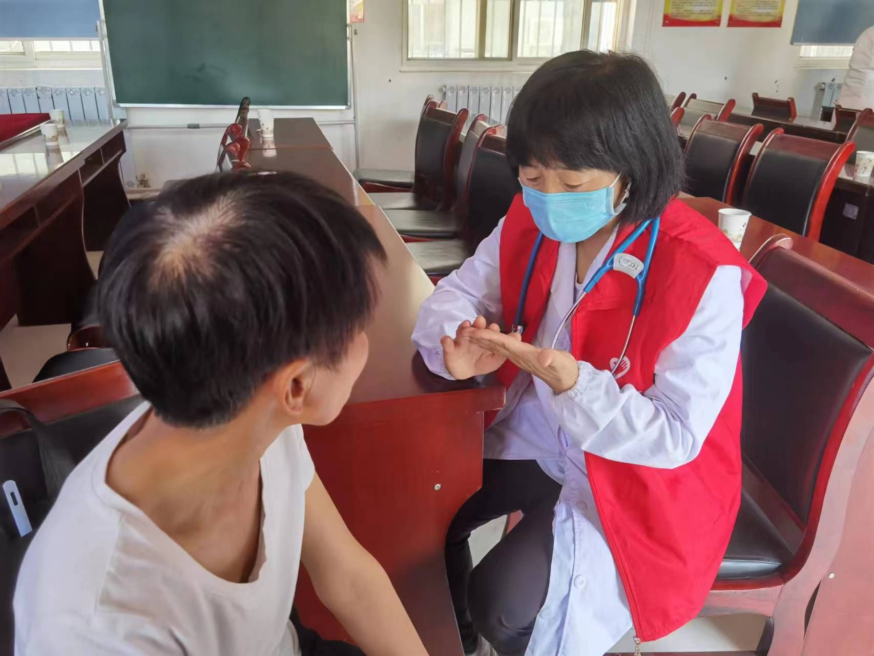 【义诊活动】市九院走进纺兴社区开展爱老敬老健康教育讲座及义诊活动