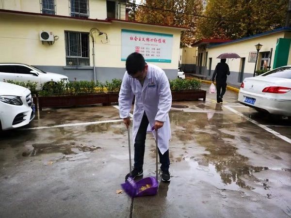 加强医院文化建设 市九院周五清扫日活动凝心聚力