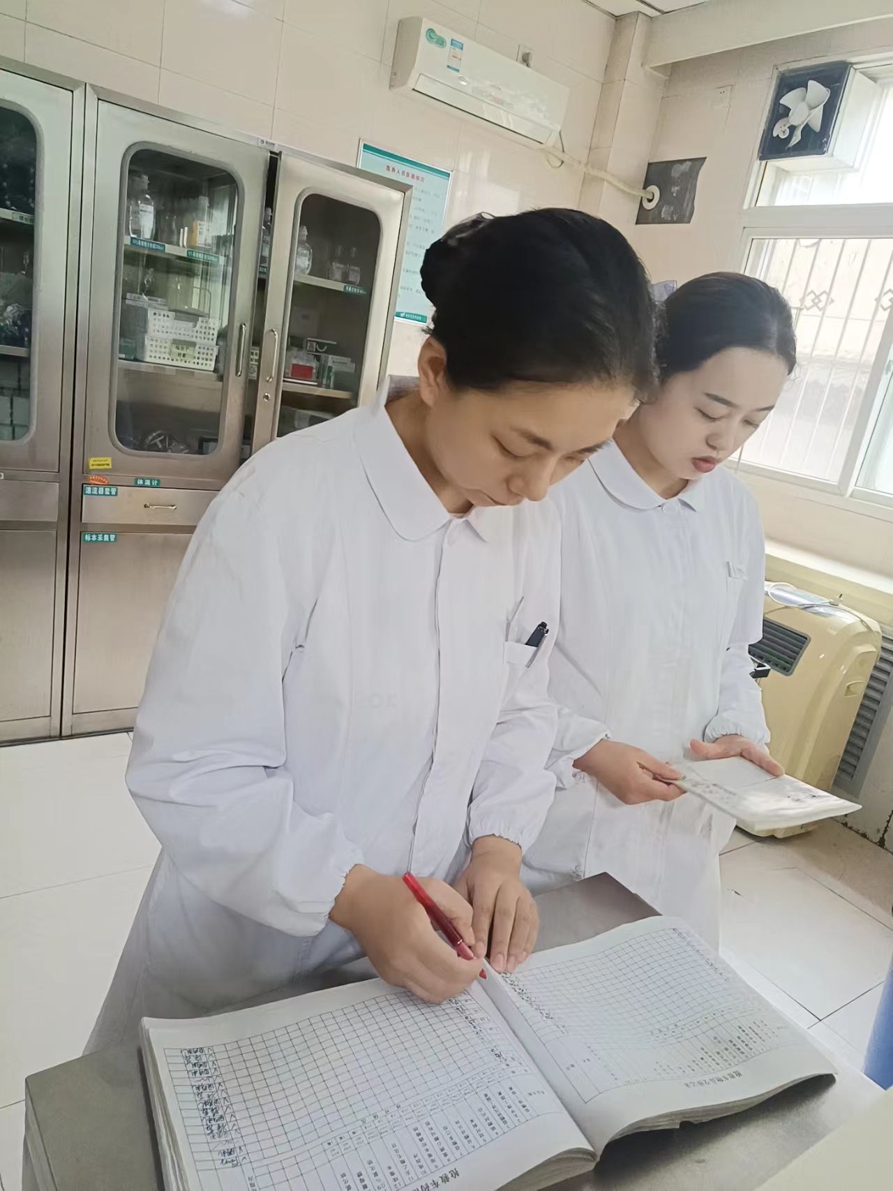 保障“双节“”安全 透析人在行动