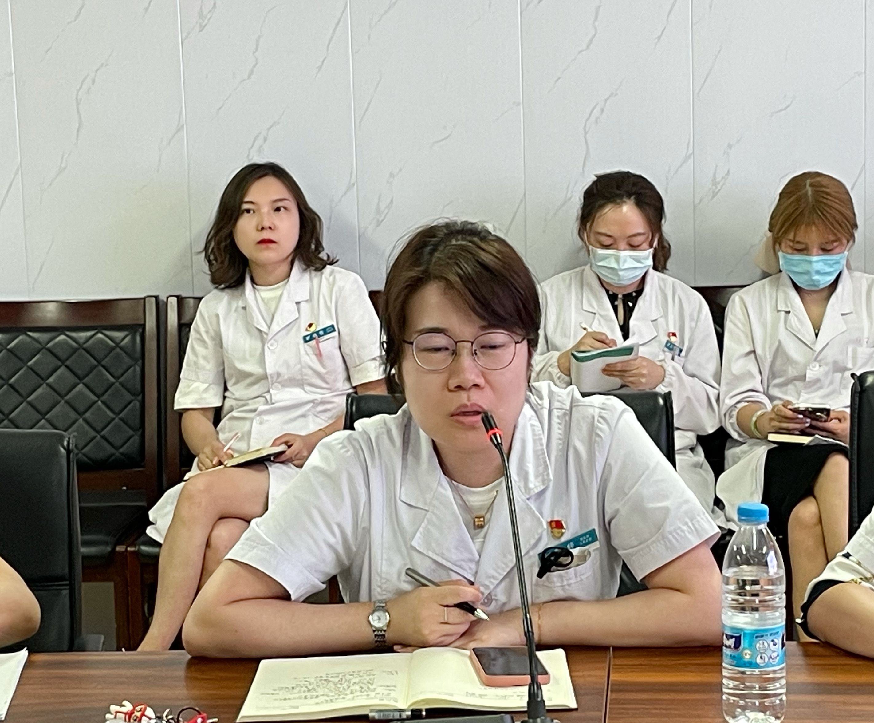 市九院深入基层党支部开展“党建查房” 市九院深入基层党支部开展“党建查房”
