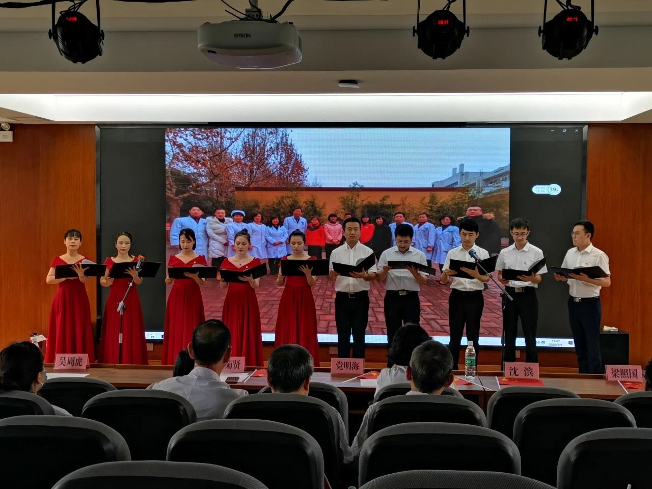 西安市第九医院举办“党在我心中 建功新时代” 感恩有你 经典家训诵读活动 西安市第九医院举办“党在我心中 建功新时代” 感恩有你 经典家训诵读活动