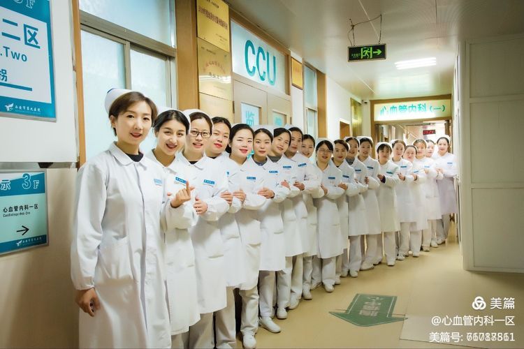 精心护理 情暖患者 精心护理 情暖患者