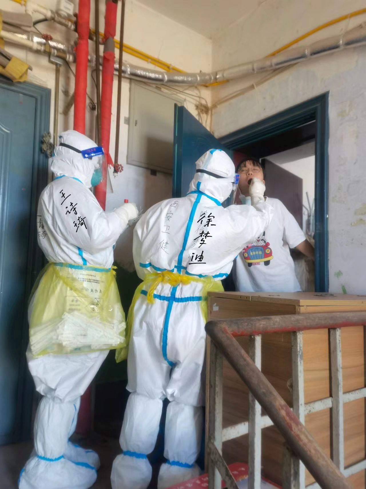 在阳光下——西安市第九医院驰援吉林抗疫纪实（四） 核酸采样八组