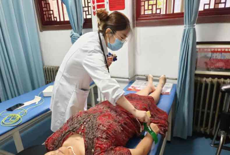 天气炎热、热情不减——九院心血管病院义诊活动