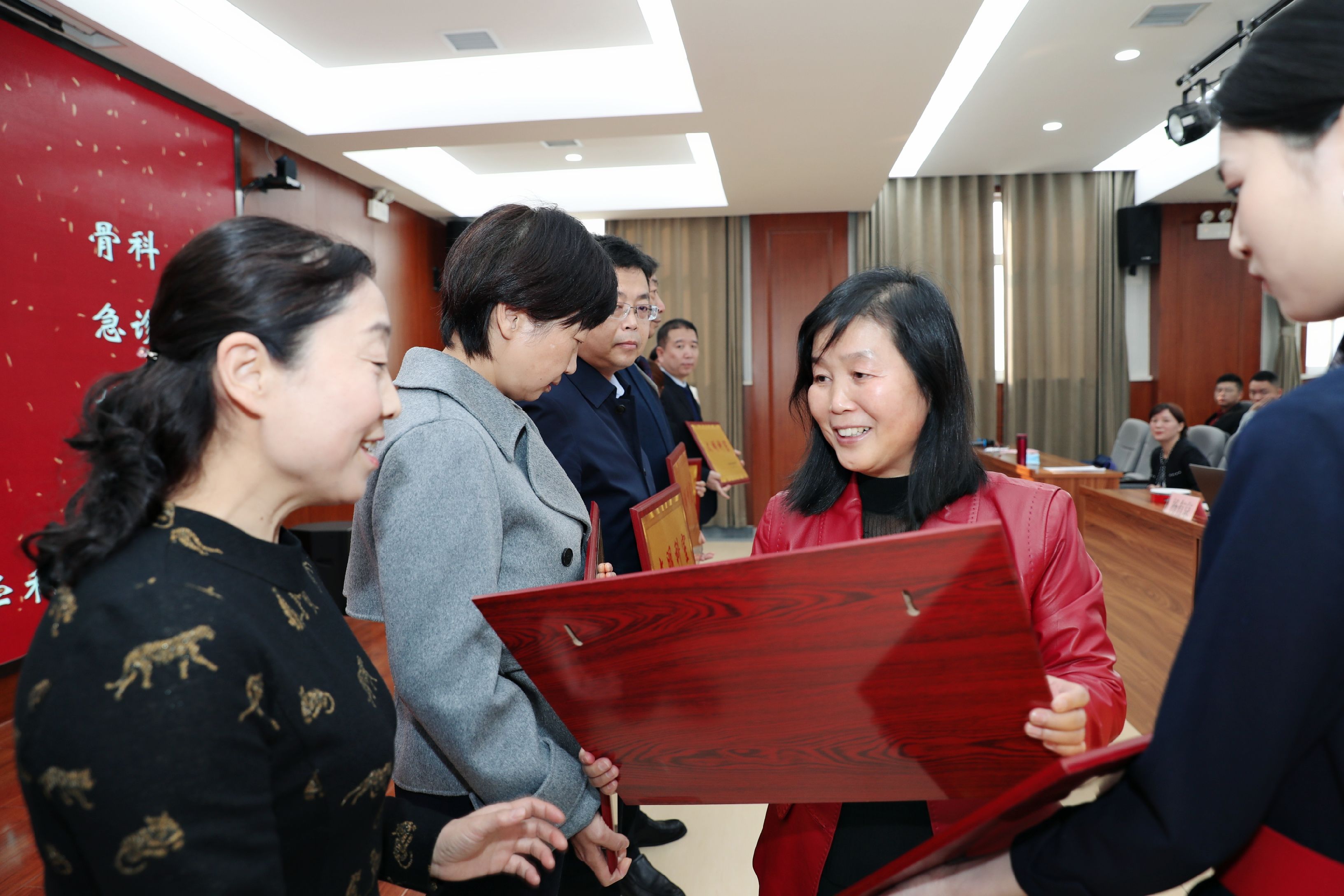 【喜报】西安市第九医院表彰2020年度文明科室及文明职工