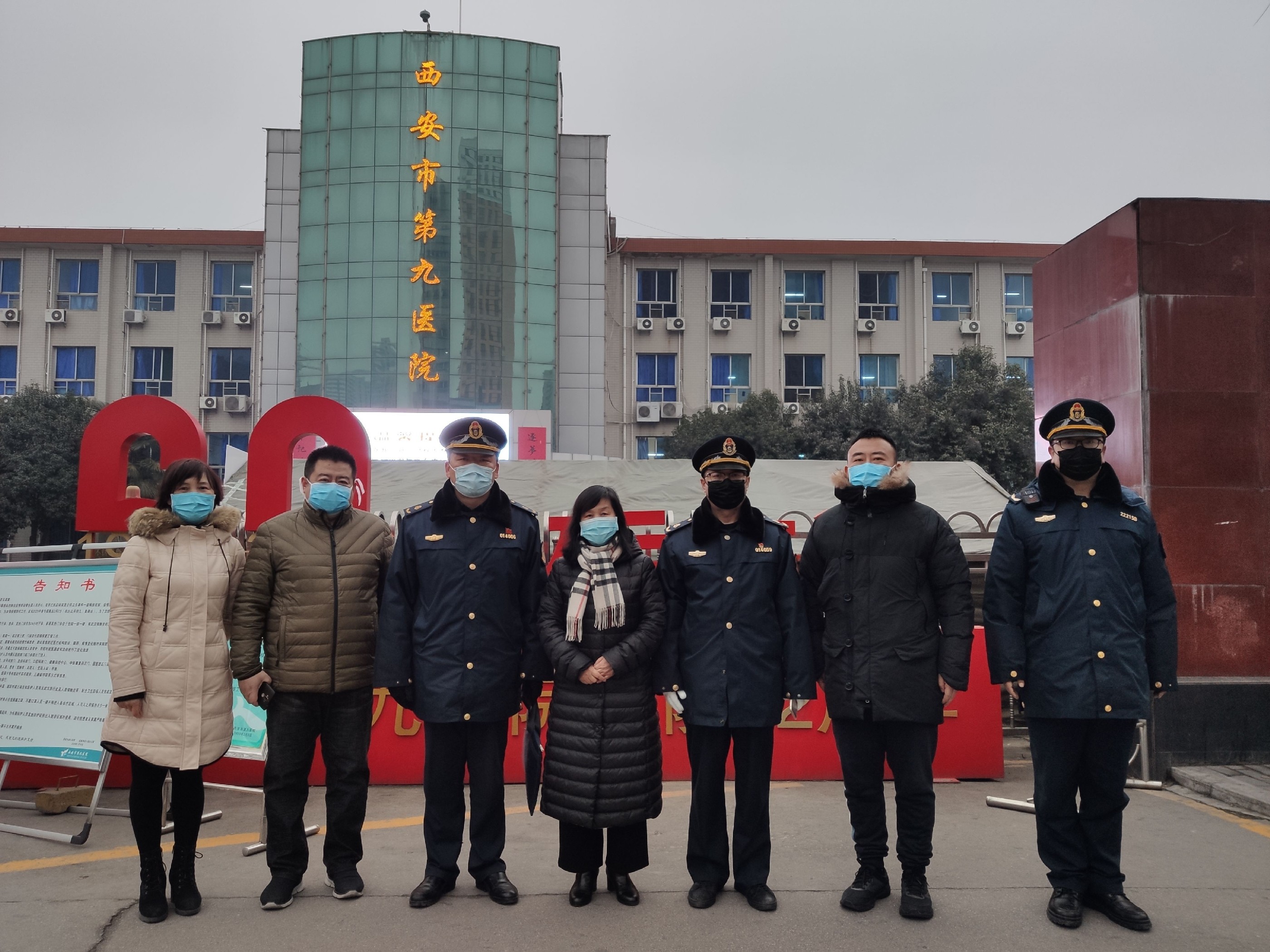 面对疫情 同舟共济，无偿接送医务人员上下班