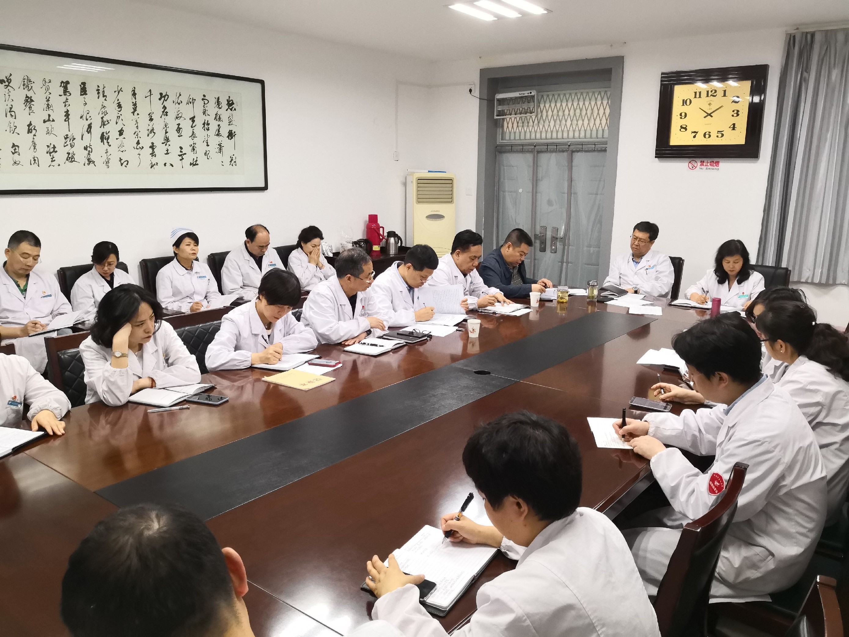 进一步纠正“四风”、加强作风建设 ——西安市第九医院召开中心组学习会议