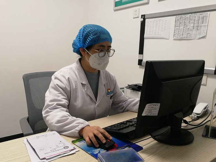 疫情之下，堪当使命，保障群众，有序就医，绿色通道，守护健康