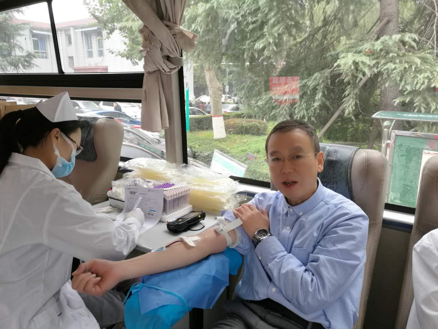 市九院血液科李源主任无偿献血十余年献血量10800毫升 市九院血液科李源主任无偿献血十余年献血量10800毫升