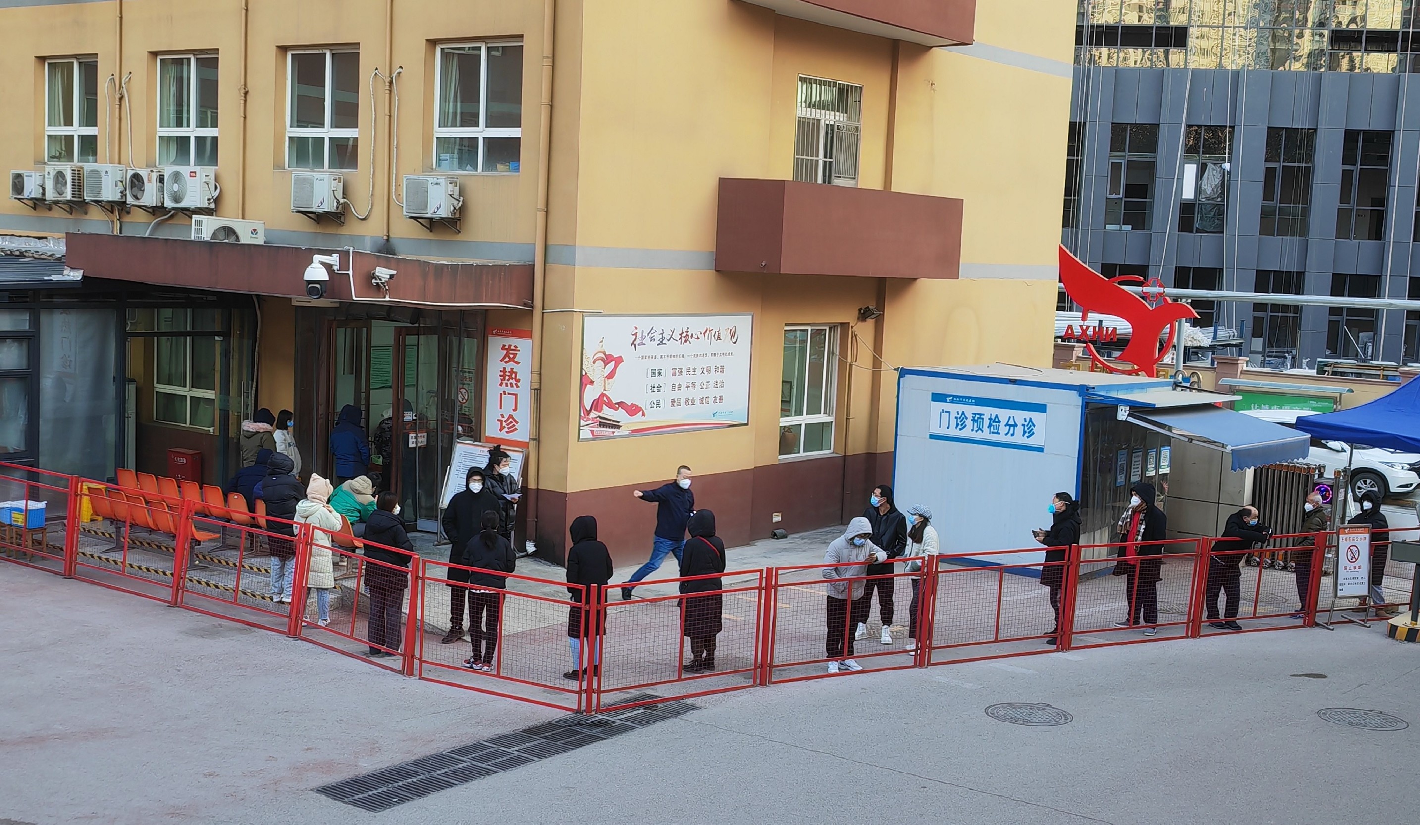 市九院白衣战士，直面病毒，坚守阵地