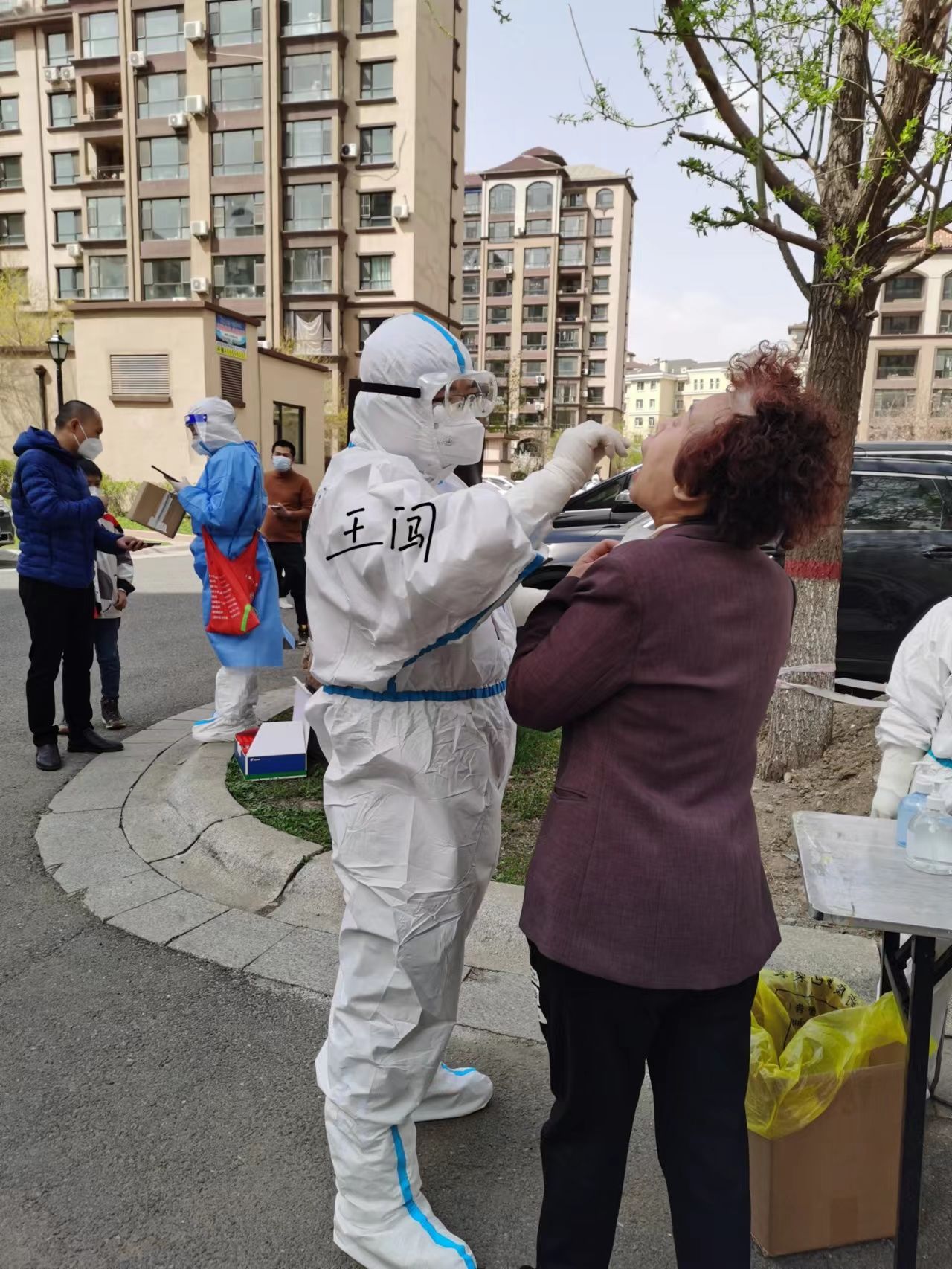 在阳光下——西安市第九医院驰援吉林抗疫纪实（四） 核酸采样八组