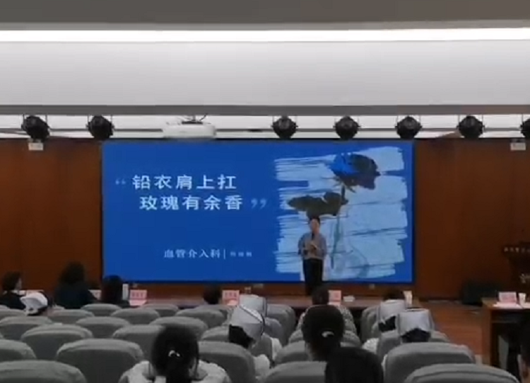 《铅衣肩上扛，玫瑰有余香》